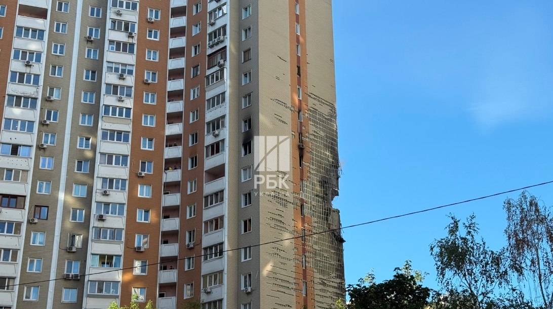 Russia strikes 22-story apartment building in Kyiv, injuring residents